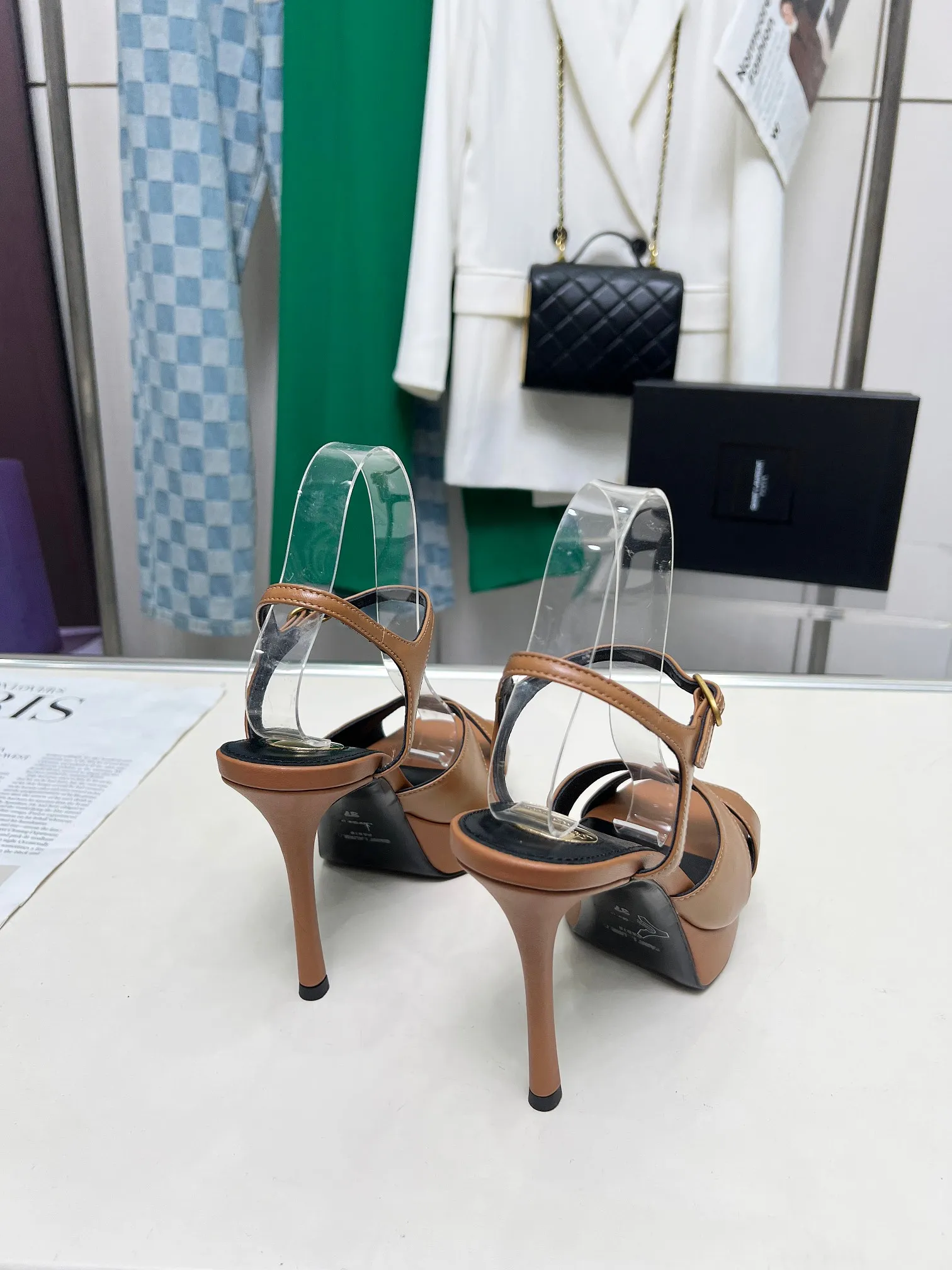 👟👟Ex-factory price 640👟👟 Saint Laurent YSL Saint Laurent sandals Upper: sheepskin surface Size 35-42 (42 is custom-made and non-returnable) Heel height 8.5cm Water platform height 2.5cm Leather outsole 2642-12